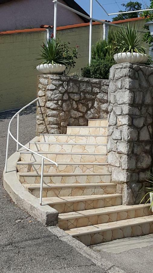 Apartament Apatmani Milena *
